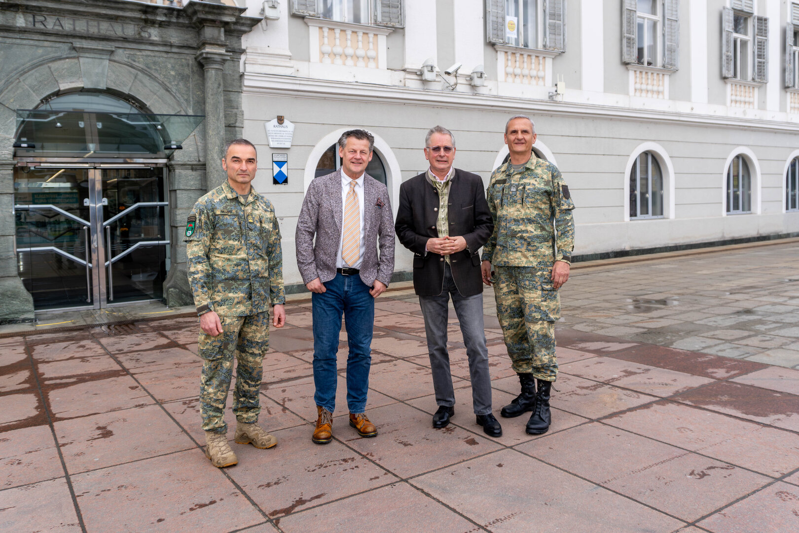 Bürgermeister Christian Scheider, Vizebürgermeister MMag. Dr. Alexander Kastner, Oberst Alexander Raszer und Unteroffizier Michael Steinberger Foto: StadtKommunikation/Wiedergut