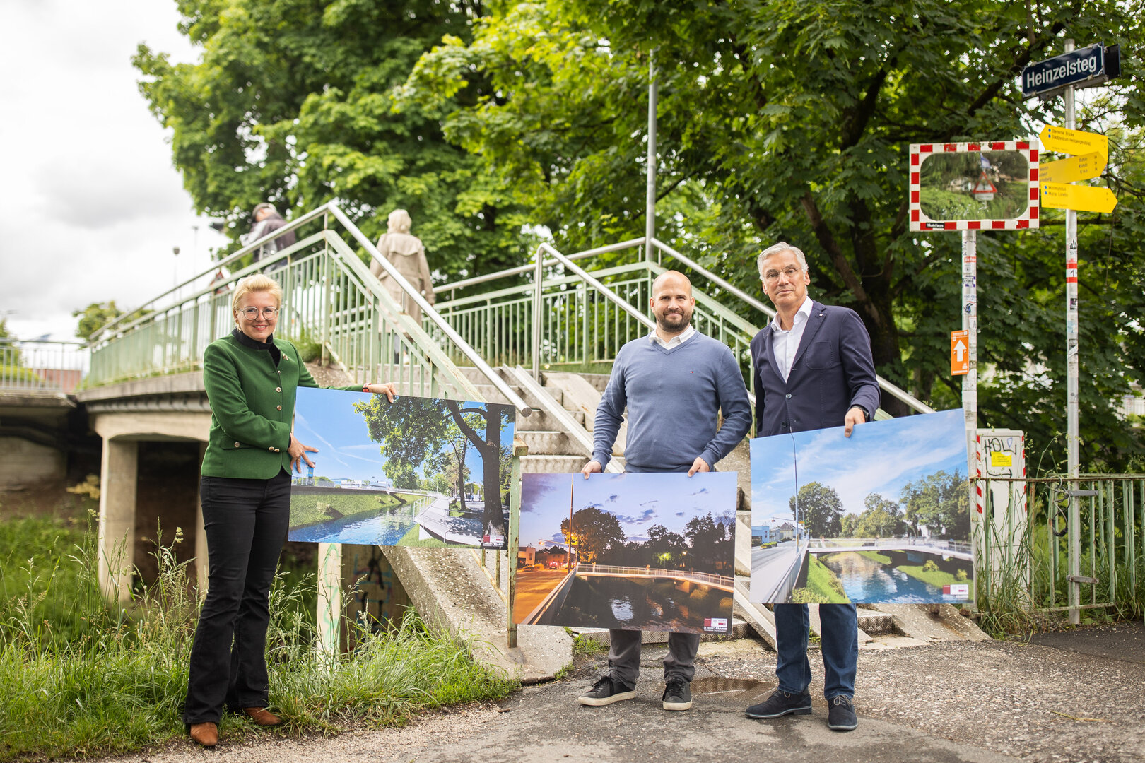 Straßenbaureferentin Stadträtin Sandra Wassermann, BA., DI Herbert Horn von Horn & Partner Ziviltechniker GmbH und Dipl.-Ing. Daniel Sebö, Leiter Abteilung Straßenbau und Verkehr, präsentierten die Pläne für den Heinzelsteg neu.
