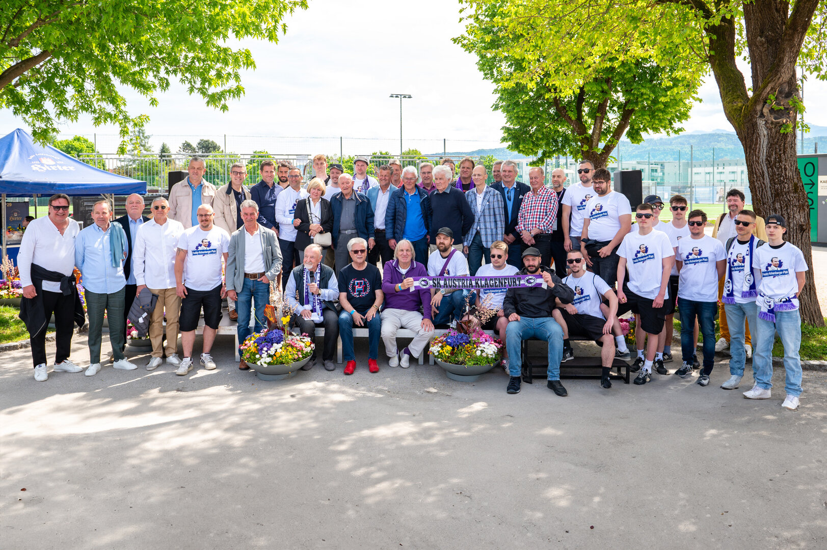 Am Sonntag wurde der Freddy-Hohenberger-Platz offiziell enthüllt.  Foto: StadtKommunikation/Hude