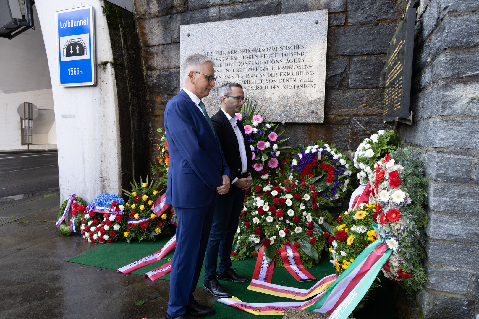 Vizebürgermeister MMag. Dr. Alexander Kastner und Stadtrat Mag. Franz Petritz nahmen als Vertreter der Stadt Klagenfurt an der Gedenkfeier am Loiblpass teil.  Foto: LPD/Just