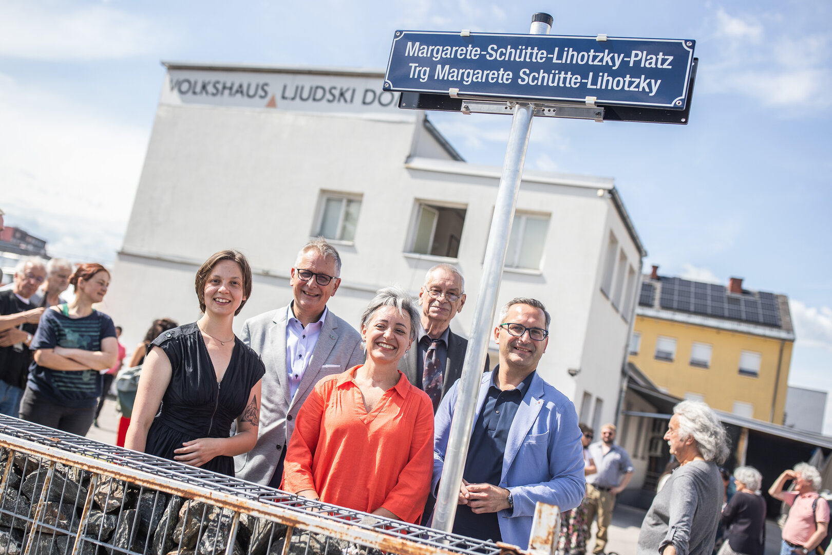 Vizebürgermeister MMag. Dr. Alexander Kastner, Stadtrat Mag. Franz Petritz und Gemeinderätin Sonja Koschier nahmen die Platzeinweihung vor.