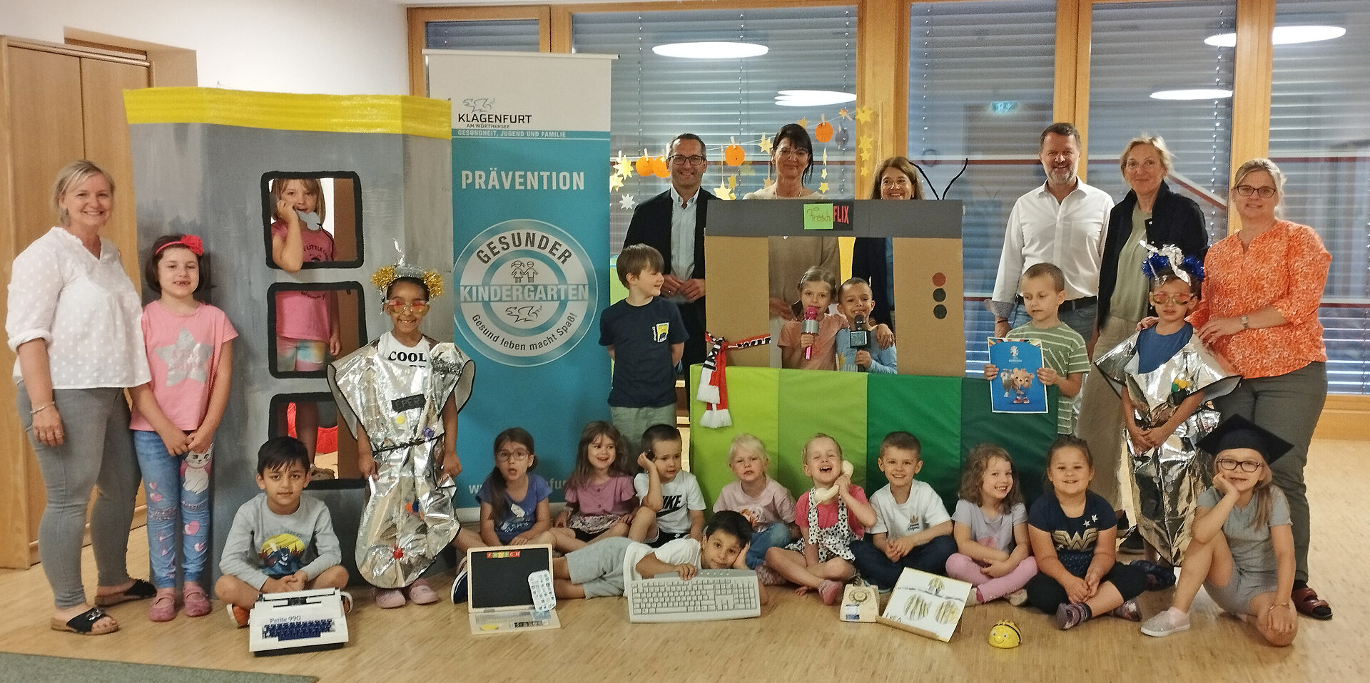 Die Kinder der „Fröschegruppe“ des Kindergarten Feldkirchner Straße während des Workshops „Medienkompetenz von Anfang an“.  Foto: KK
