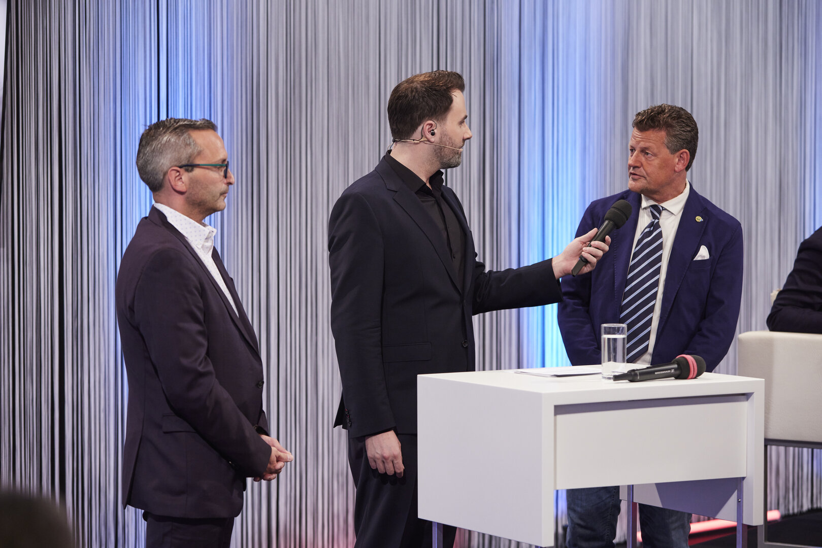 Kulturreferent Stadtrat Mag. Franz Petritz und Bürgermeister Christian Scheider bei der gestrigen Eröffnung der 48. Tage der deutschsprachigen Literatur.  Foto: StadtKommunikation / Johannes Puch