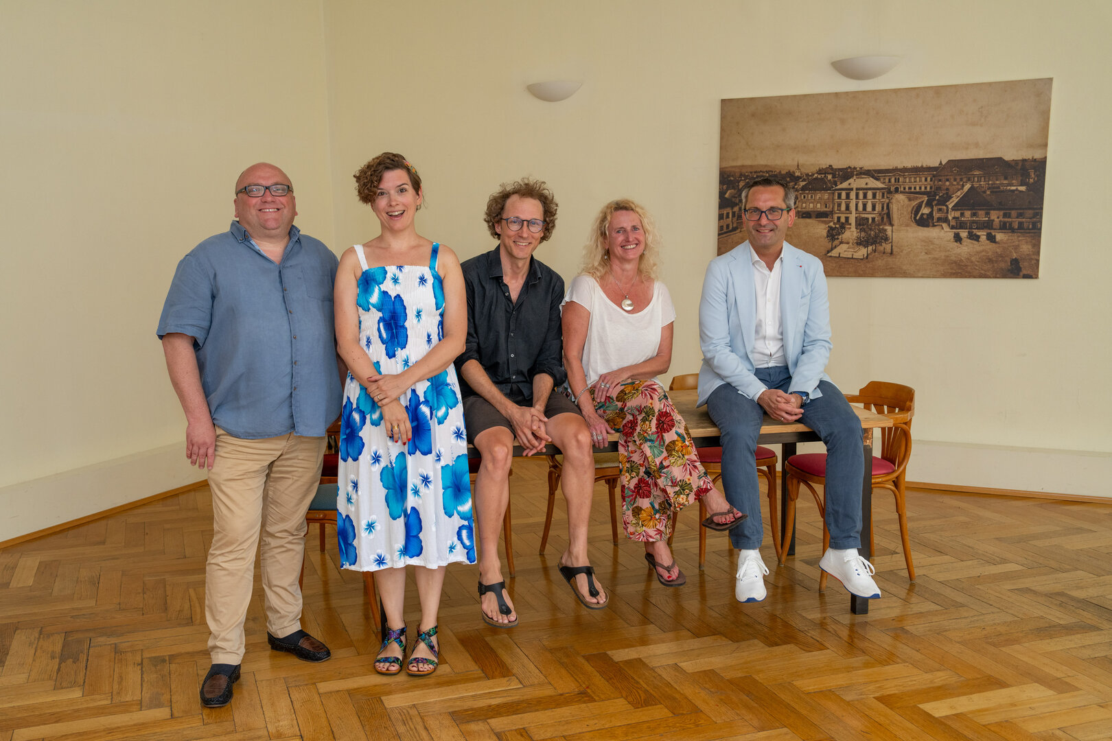 v.l. Mag. Alexander Gerdanovits, Leiter der Abteilung Kultur, Schriftführerin Sabine Kristof-Kranzelbinder, Obmann Markus Achatz, Büroleiterin Susanna Buchacher (alle drei IG Tanz Theater Performance in Kärnten/Koroška) und Kulturstadtrat Mag. Franz Petritz. Foto: StadtKommunikation/Kulmer