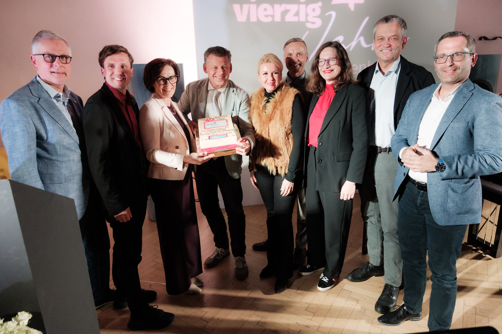 Die Klagenfurter Stadtregierung gratulierte Obfrau Mag. Augustine Gasse zum 40-jährigen Jubiläum. Foto: StadtKommunikation / Reichmann