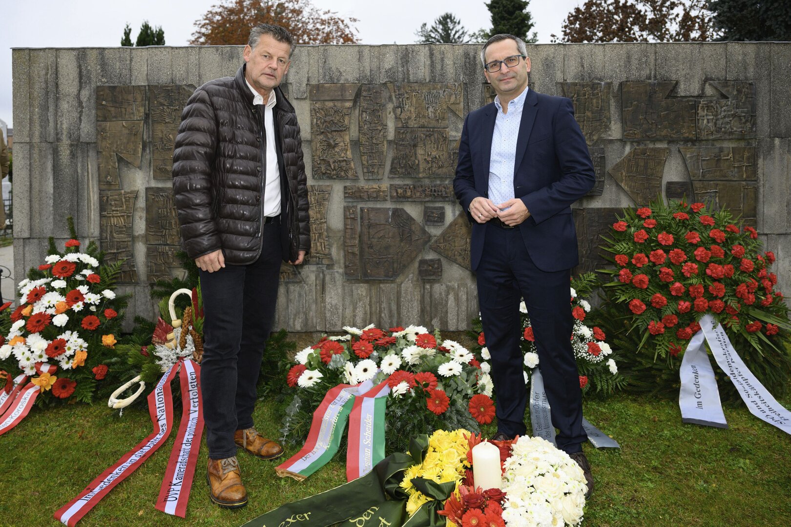 Bürgermeister Christian Scheider und Stadtrat Mag. Franz Petritz nahmen an der Gedenkveranstaltung zum Nationalfeiertag am Friedhof Annabichl teil.