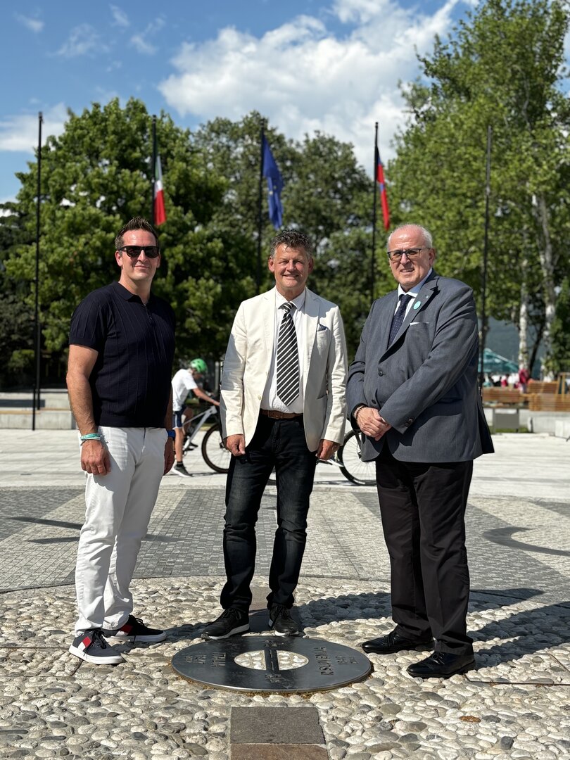 Klagenfurts Bürgermeister Christian Scheider gemeinsam Samo Turel, Bürgermeister von Nova Gorica, und Rodolfo Ziberna, Bürgermeister von Gorizia, beim 60-jährigen Partnerschaftsjubiläum. Foto: Büro Bürgermeister