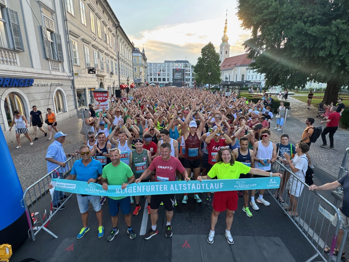 1.850 Läuferinnen und Läufer gingen beim Altstadtlauf 2025 an den Start.