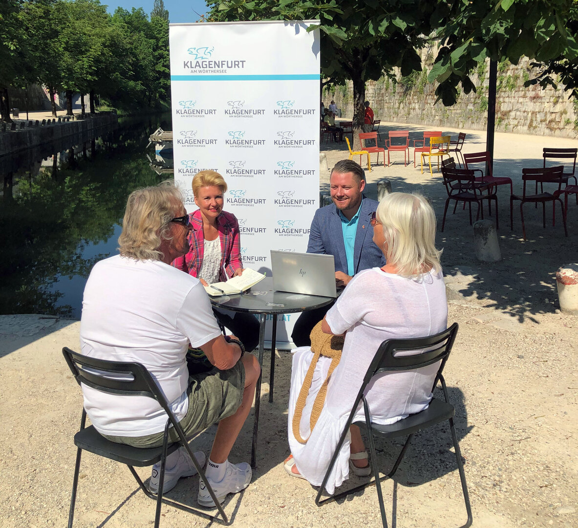 Im Sommer bietet Stadträtin Sandra Wassermann, BA, wieder Sprechtrage im Freien an.