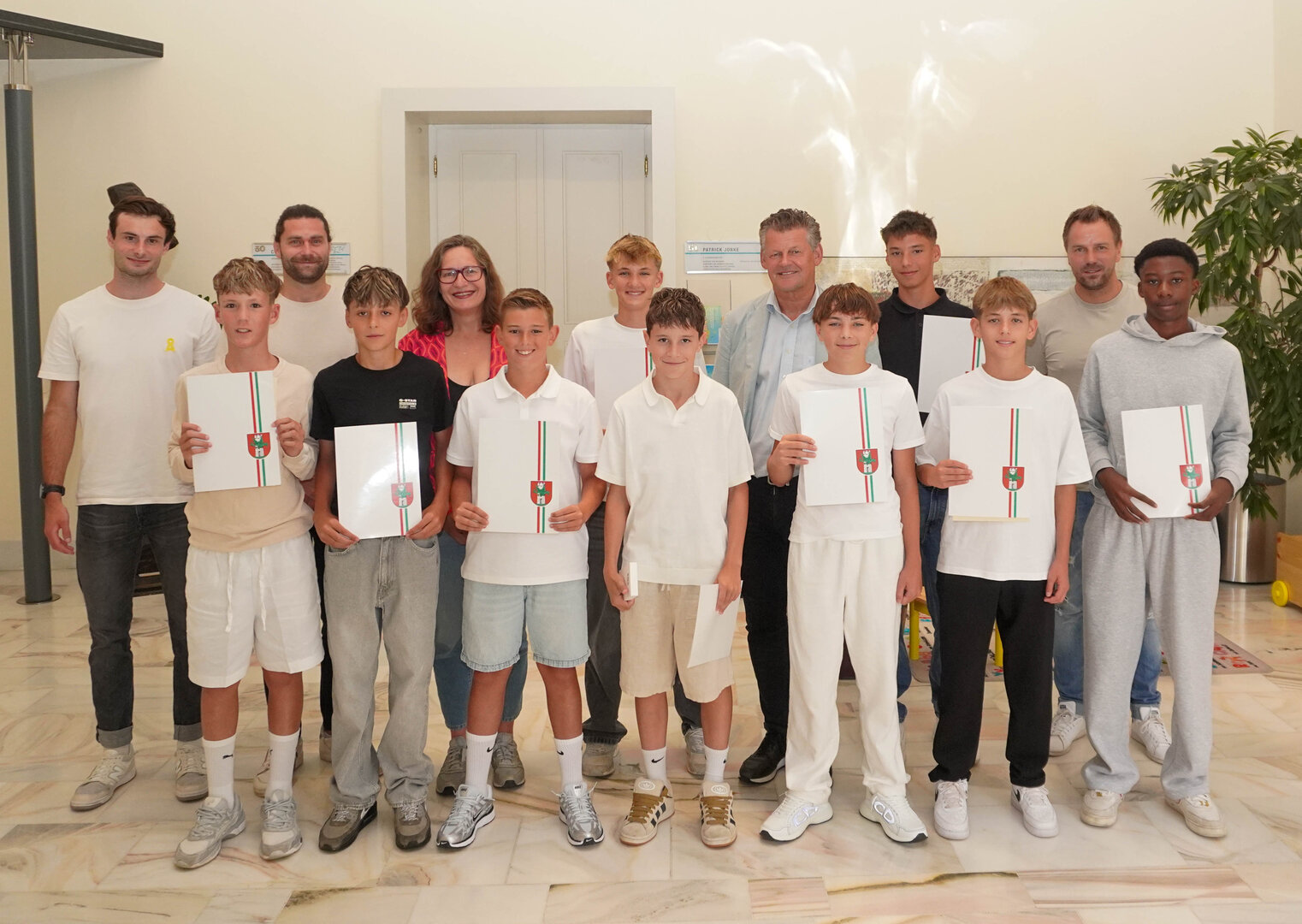 Bürgermeister Christian Scheider und Sportreferentin Stadträtin DI Constance Mochar gratulierten Spielern und Trainern zum Erfolg. Foto: StadtKommunikation/Zechner