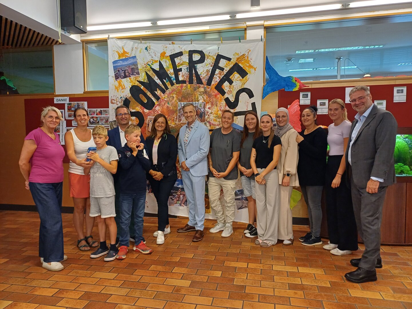 Stadtrat Mag. Franz Petritz und GR Michael Gussnig besuchten die Kinder und das Team der Ferienbetreuung der SeF-Klagenfurt.  Foto: Büro Petritz