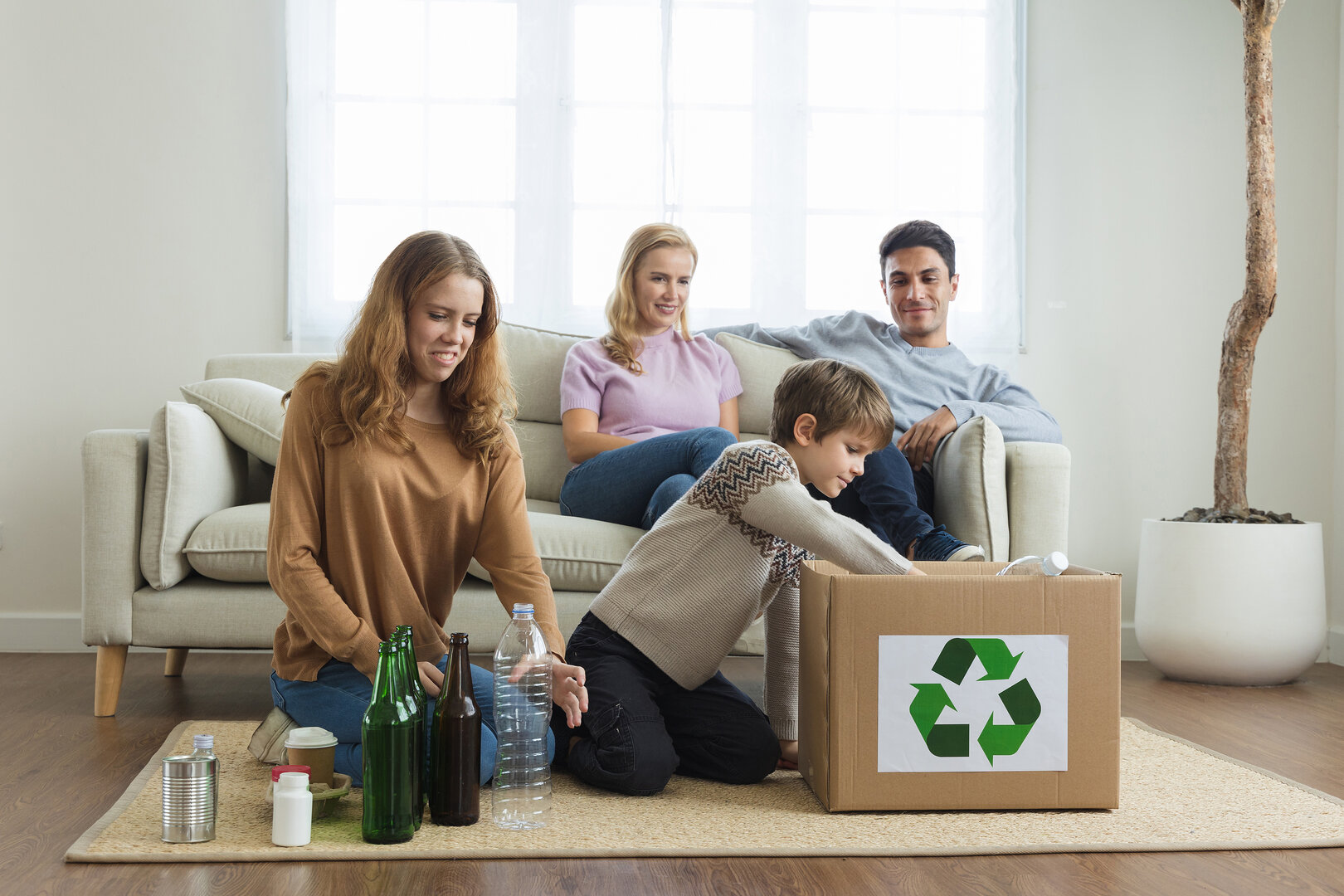 In der Ferienzeit fällt in Familien oft besonders viel Verpackungsabfall an - richtige Abfalltrennung und -vermeidung spielt dann eine wichtige Rolle.