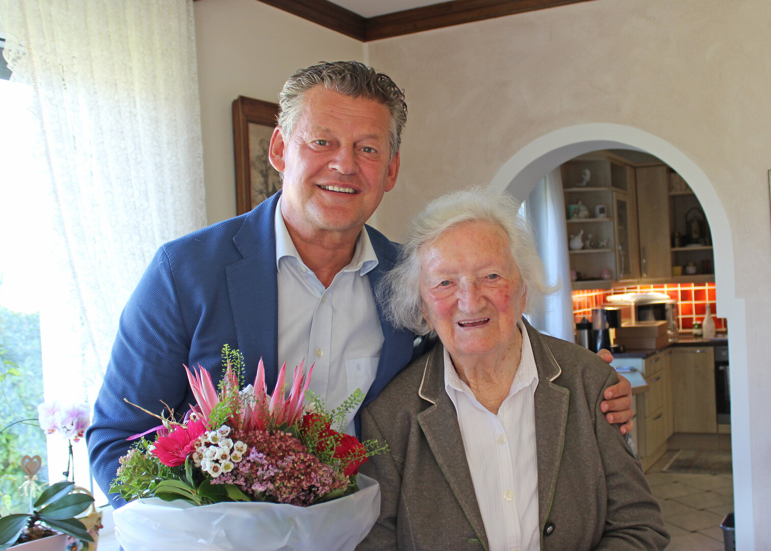 Hertha Schlögelhofer freute sich sehr über den persönlichen Besuch des Bürgermeisters.  Foto: SK / Glinik