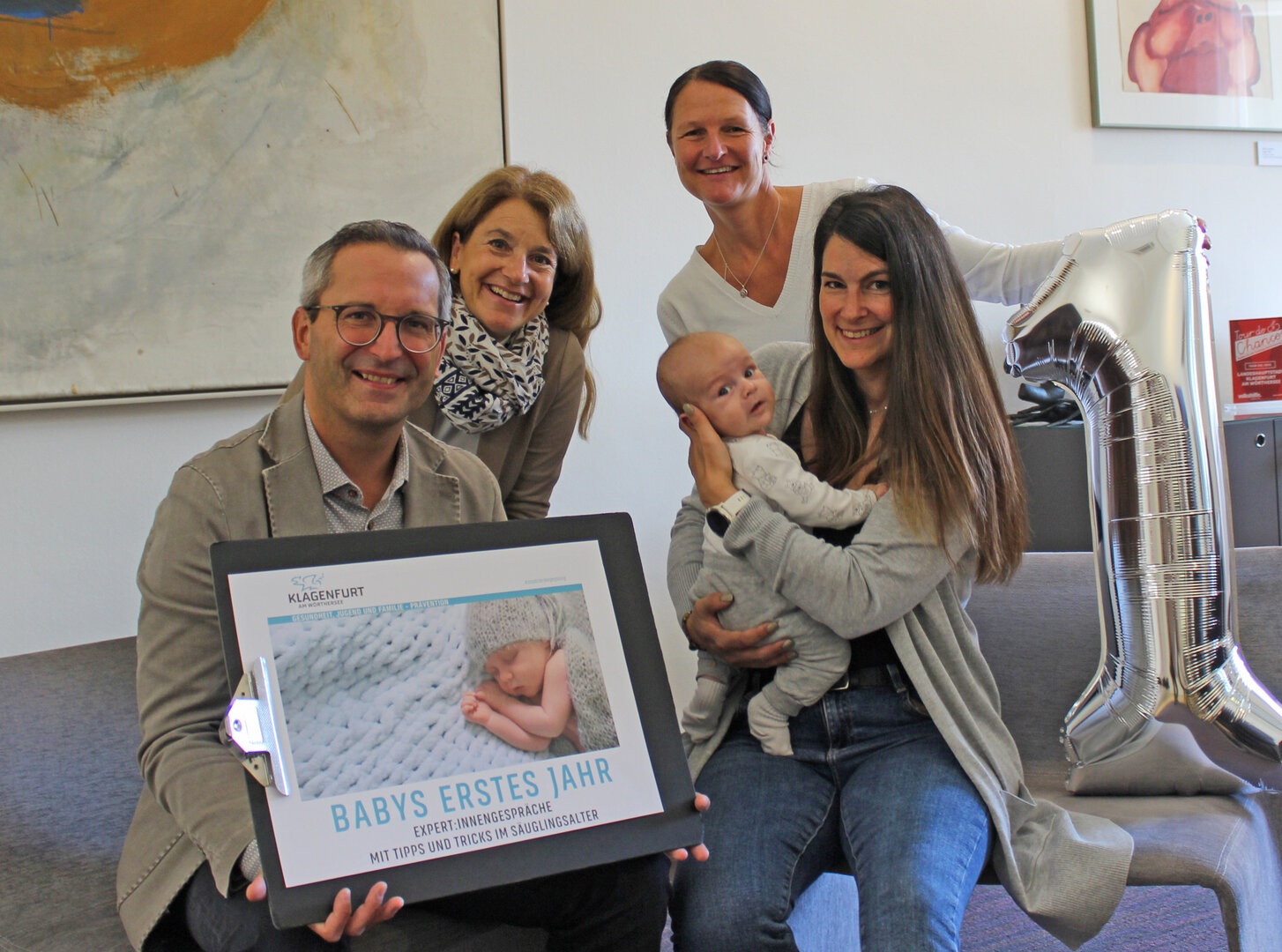 Gesundheitsreferent Stadtrat Mag. Franz Petritz lädt mit dem Präventionsteam frisch gebackene Eltern zu wissenswerten Vorträgen ein. Foto: StadtKommunikation 