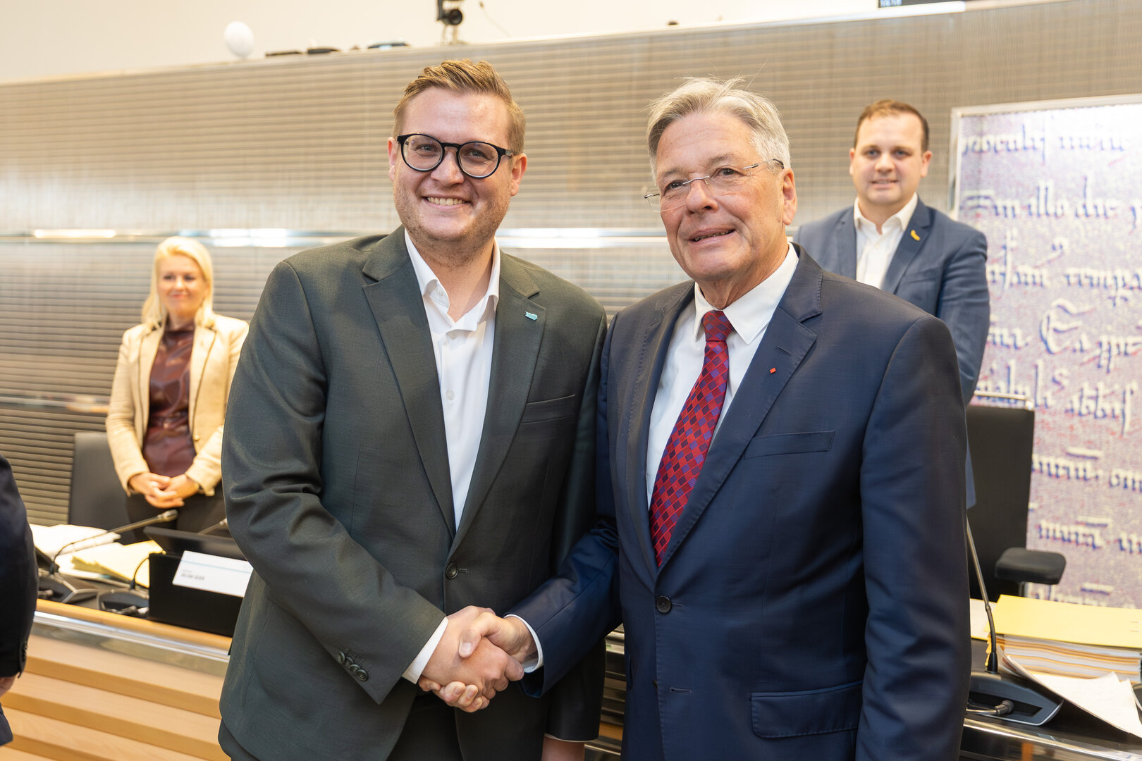 Stadtrat Julian Geier mit Landeshauptmann Dr. Peter Kaiser bei seiner Angelobung. Foto: SK/Zangerle