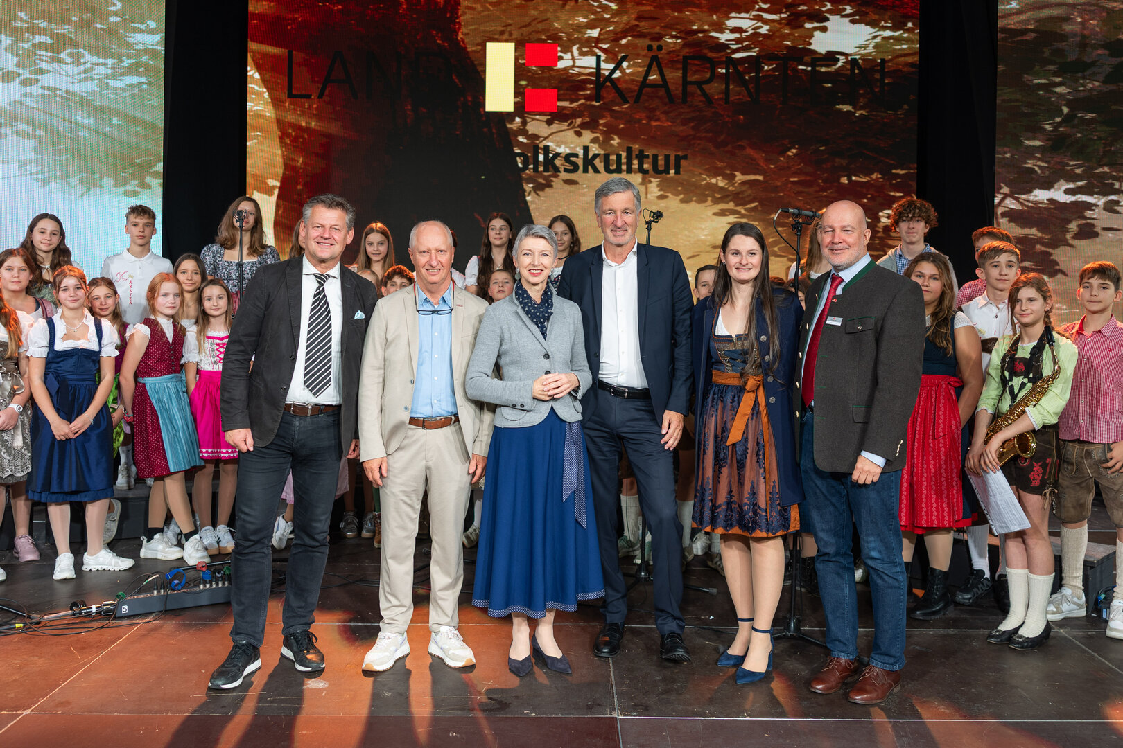 Bildtext: Bürgermeister Christian Scheider feierte mit dem Geschäftsführer der Kärntner Messen Mag. Dr. Bernhard Erler und Messepräsident DI Harald Kogler sowie mit Landeshauptmann-Stellvertreterin Dr. Gaby Schaunig die Eröffnung der Gesund Leben Messe mit Familien-, Brauchtums- und Fitnessmesse. Foto: StadtKommunikation / Zangerle
