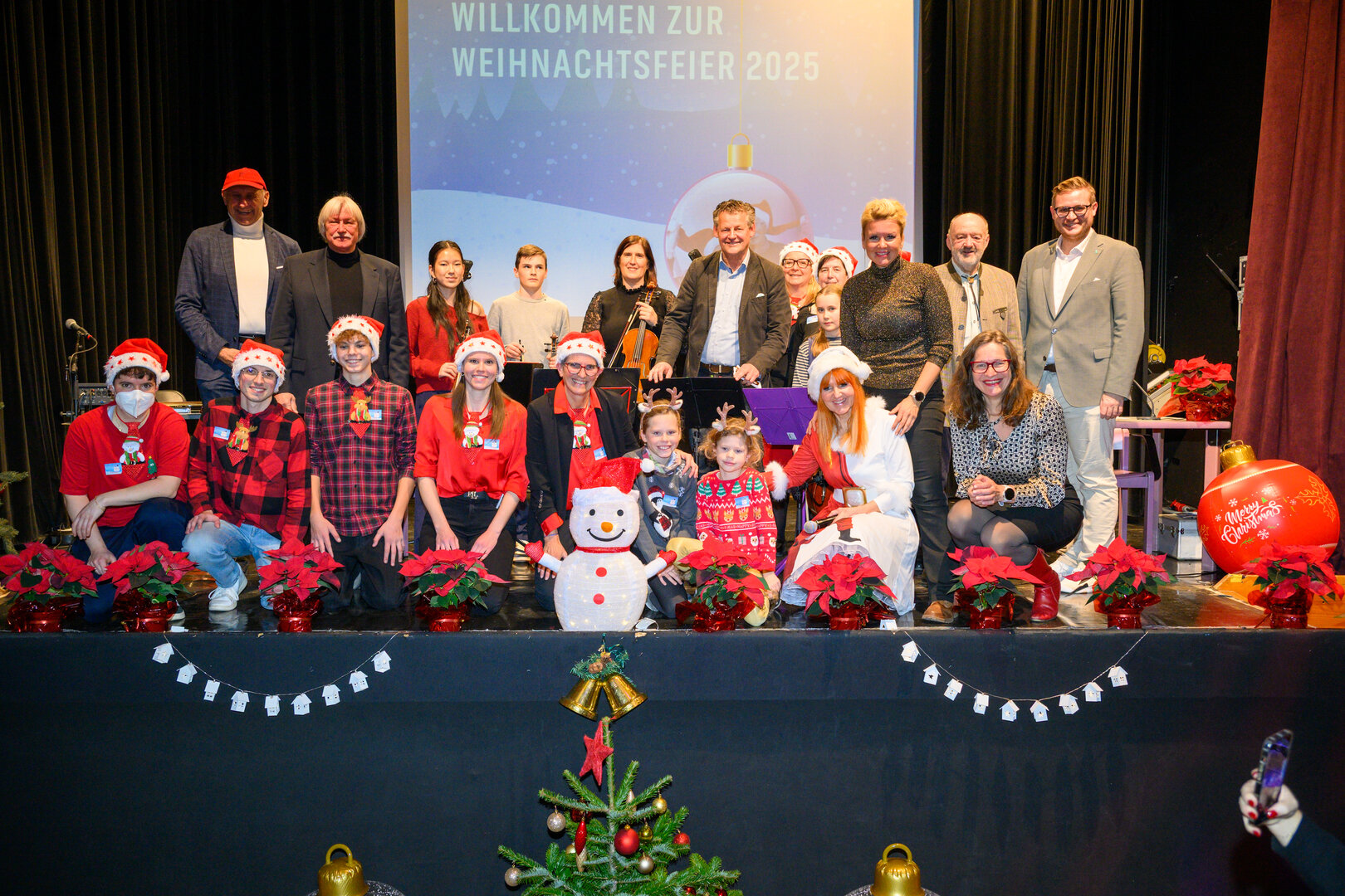Die traditionelle Weihnachtsfeier der Senioren fand auch heuer wieder großen Anklang und Vertreter der Stadtpolitik besuchten ebenfalls die stimmungsvolle Veranstaltung. Foto: StadtKommunikation/Hude