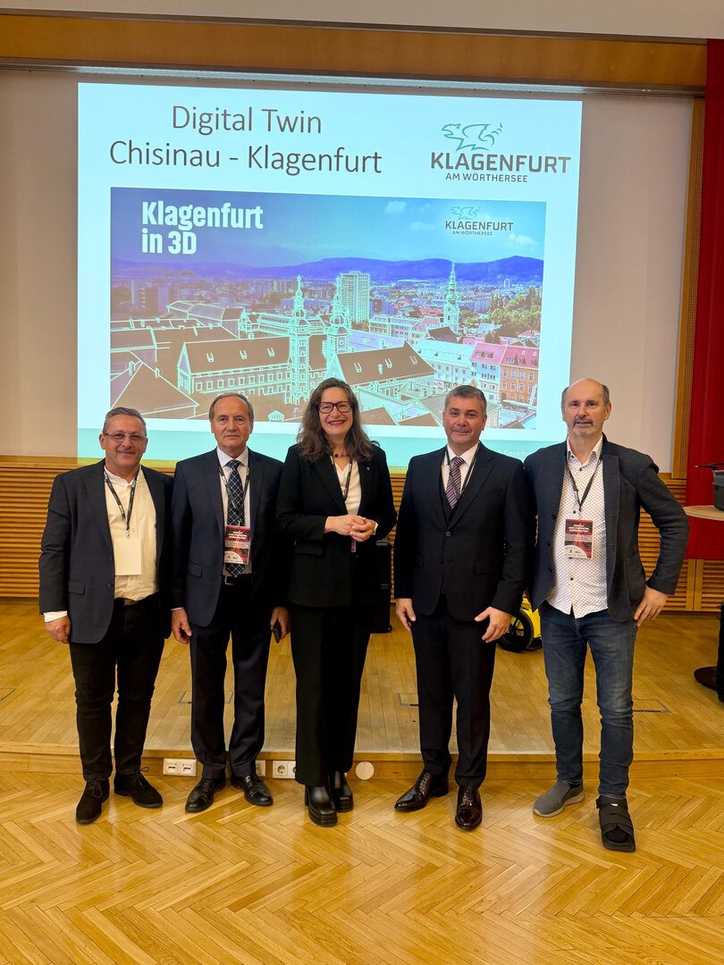 V.l.n.r. Organisator Christian Wesenscheg, Gesandter des Botschaftsrates Dr. Victor Nicolae, Stadträtin DI Constance Mochar, Honorarkonsul der Republik Moldau Dr. Raul-Serban Arabagiu und DI Günter Koren bei der internationalen Fachveranstaltung „Smart Construction“ in Klagenfurt. Foto: Büro Mochar 