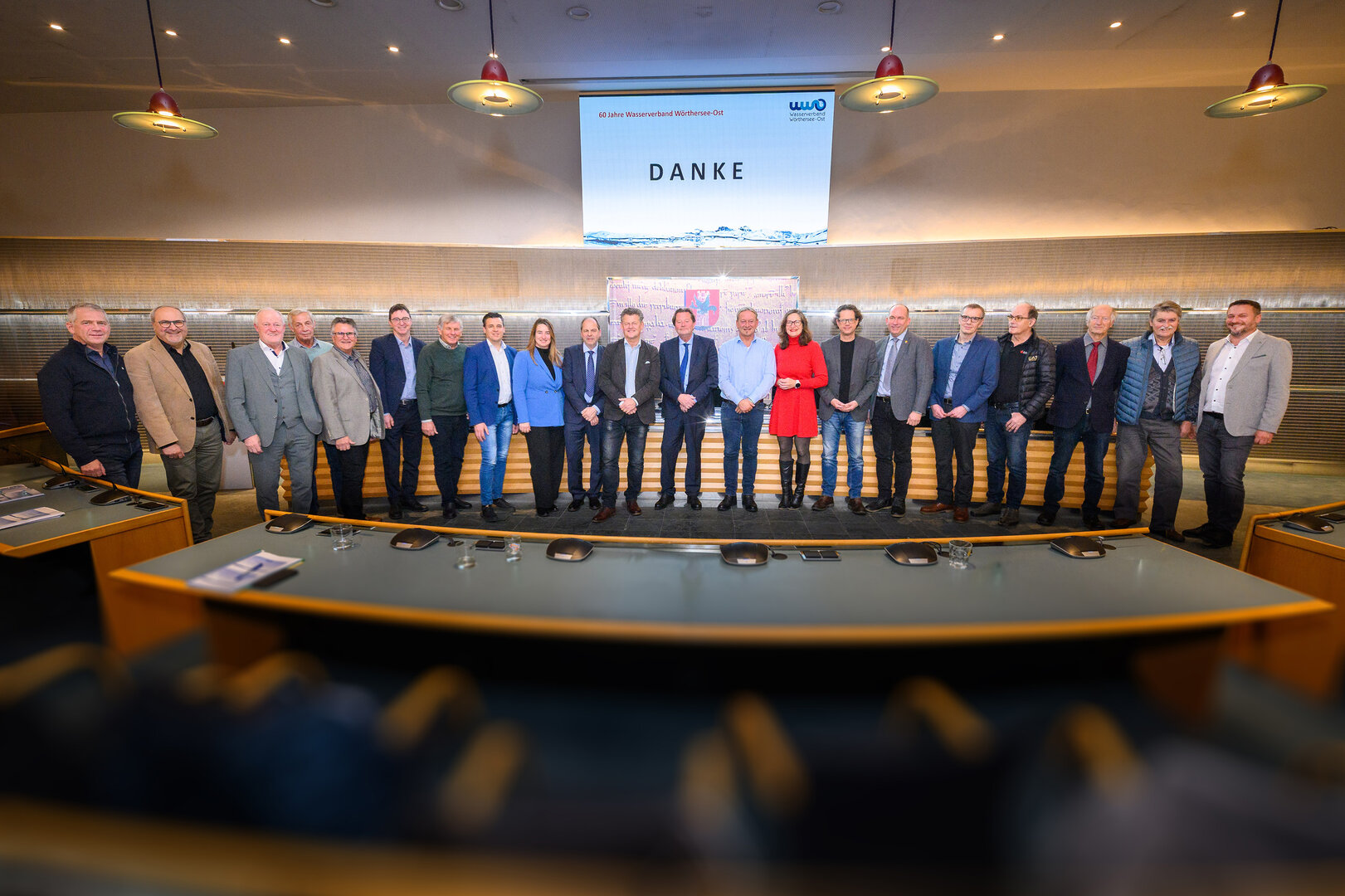 Bürgermeister Christian Scheider (Obmann Wasserverband Wörthersee Ost) gemeinsam mit Stadträtin DI Constance Mochar, Ing. Ingolf Herold (Geschäftsführer WWO), den Vorstandsmitgliedern und weiteren Gästen bei der Festveranstaltung anlässlich des 60-Jahr-Jubiläums. Foto: StadtKommunikation/Hude