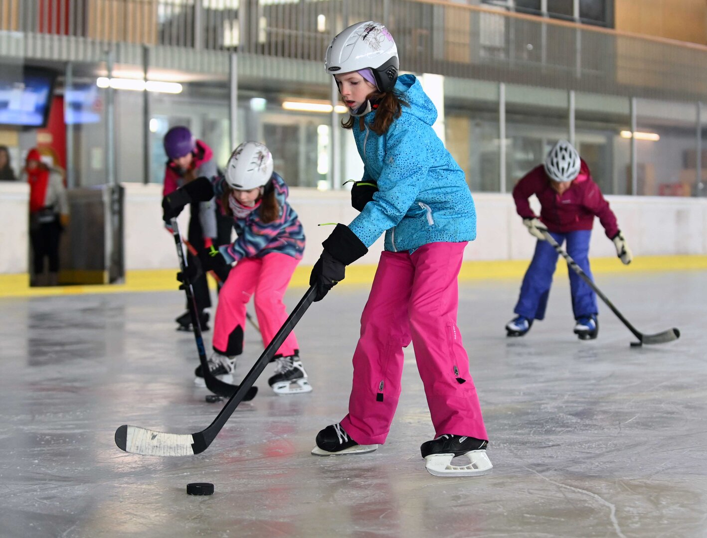 Eislaufen und Eishockey zählt wie jedes Jahr zu den Fixstartern im Wintersportschnuppern-Kursprogramm.