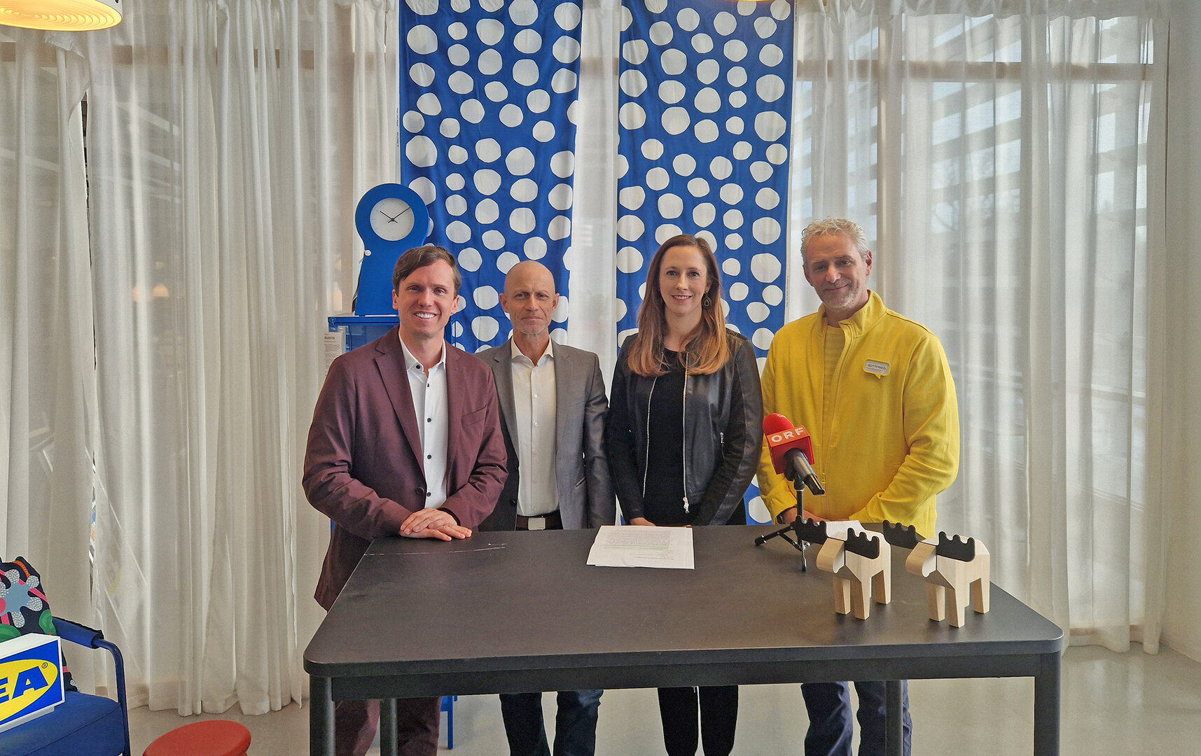 Präsentierten die Umbaupläne für den IKEA-Standort in Klagenfurt: Vizebürgermeister Ronald Rabitsch, Alexandra Dürr (IKEA-Österreich), Jens Heine (Thomas Philipps) und Gottfried Kienzl (IKEA-Österreich Süd).  Foto: StadtKommunikation