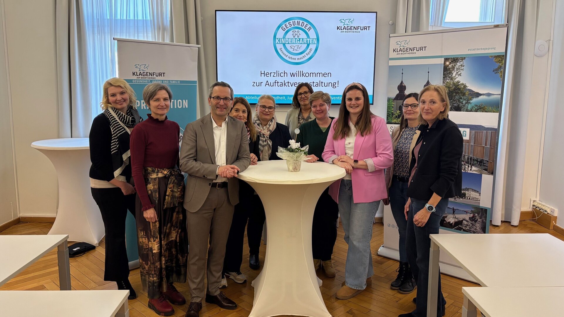 Gesundheitsreferent Stadtrat Mag. Franz Petritz lud die neuen Teilnehmerinnen der „Gesunder Kindergarten“-Initiative zum Auftakt in den Festsaal ins Rathaus ein.  Foto: SK/Wedenig