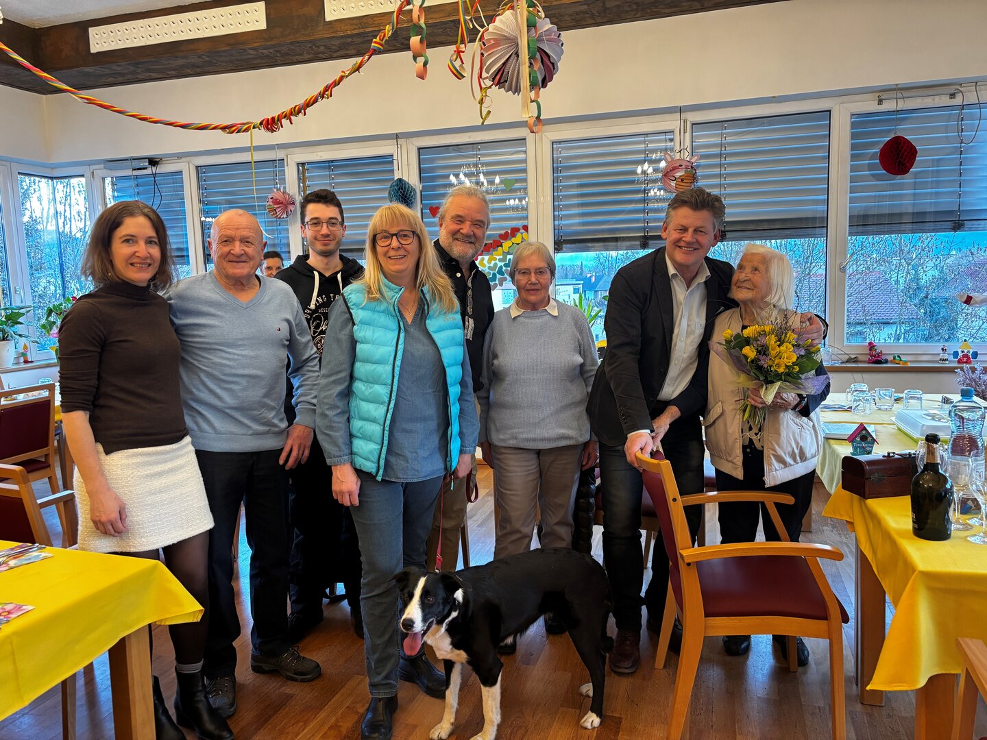 Bürgermeister Christian Scheider besuchte Aloisa Rainer gestern an ihrem 105. Geburtstag.  Foto: Büro Bgm.