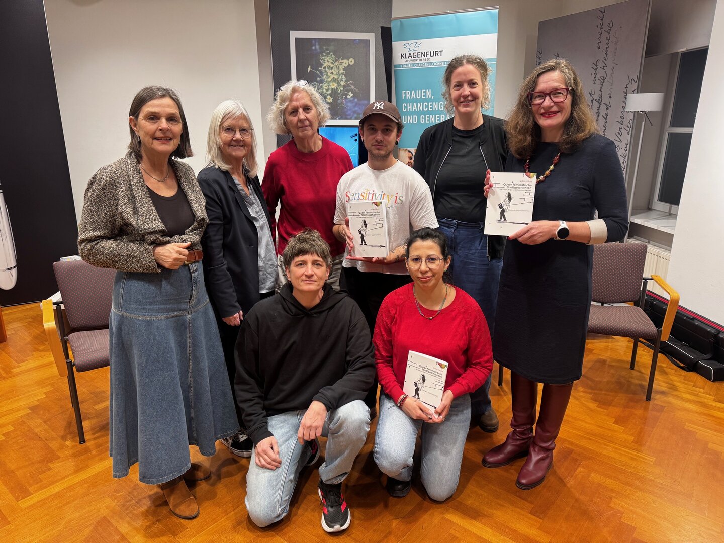 Die letzte „Denken erlaubt“-Veranstaltung im Musilhaus mit dem Buch „Queer-feministische Stadtgeschichten aus Villach und Klagenfurt“.  Foto: Büro Mochar