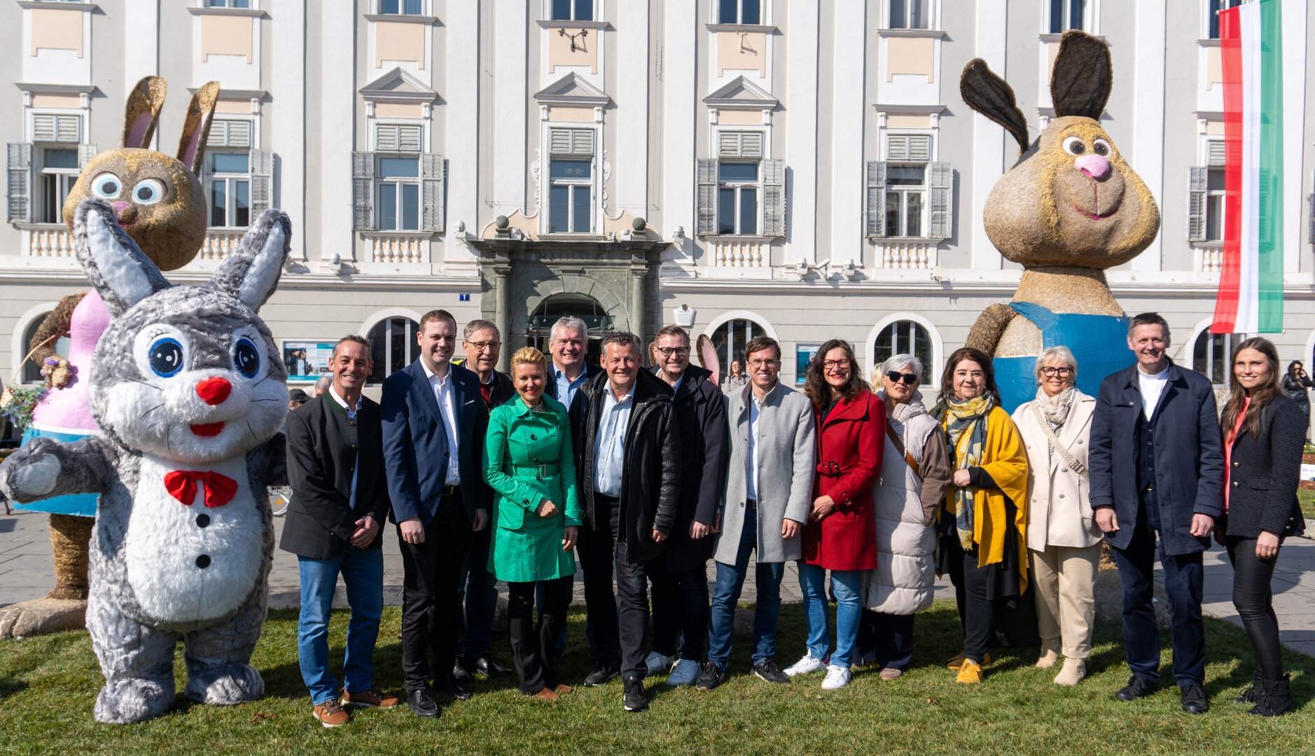 Der Ostermarkt 2026 am Neuen Platz ist Donnerstagvormittag bei strahlendem Sonnenschein offiziell eröffnet worden. Foto: StadtKommunikation/Zechner