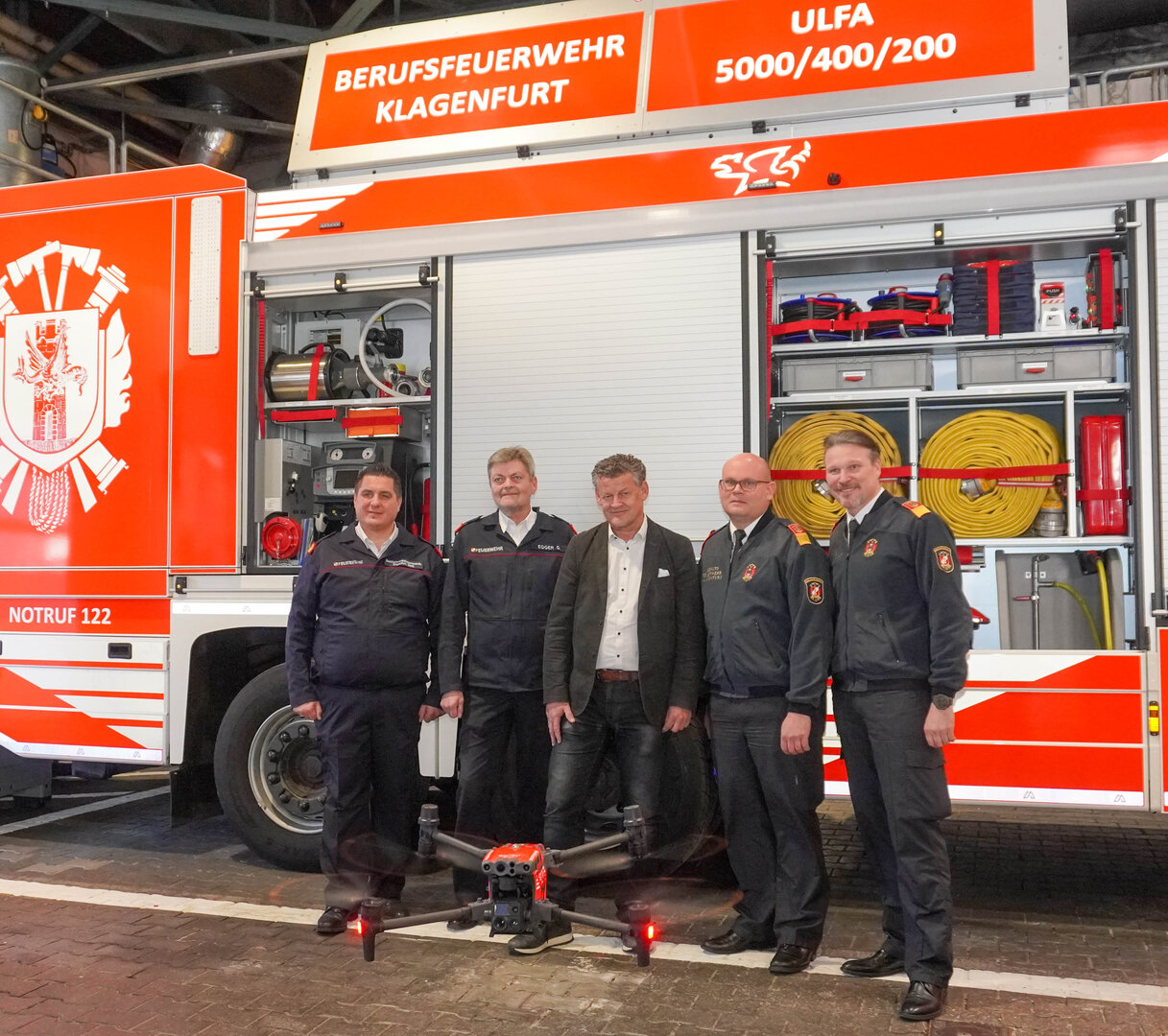 v.l.n.r. Bezirksfeuerwehrkommandant-Stellvertreter Franz Socher, Bezirksfeuerwehrkommandant OBR Gerhard Egger, Feuerwehrreferent Bürgermeister Christian Scheider, Branddirektor DI Herbert Schifferl (Leiter Abteilung Feuerwehr) und Branddirektor-Stellvertreter Wolfgang Germ bei der Pressekonferenz der Berufsfeuerwehr Klagenfurt. Foto: StadtKommunikation/Zechner