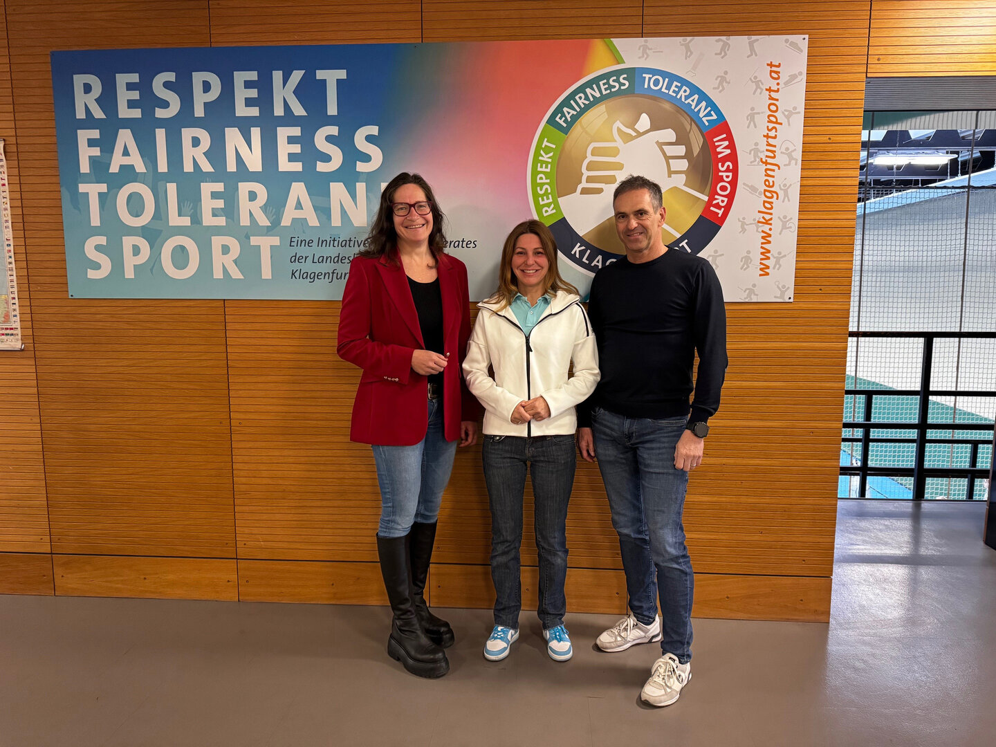 Frauen- und Sportreferentin Stadträtin DI Constance Mochar und Sportamtsleiter Mag. Mario Polak begrüßten Irene Tautscher als erste Hallenwartin in der Sporthalle Viktring.