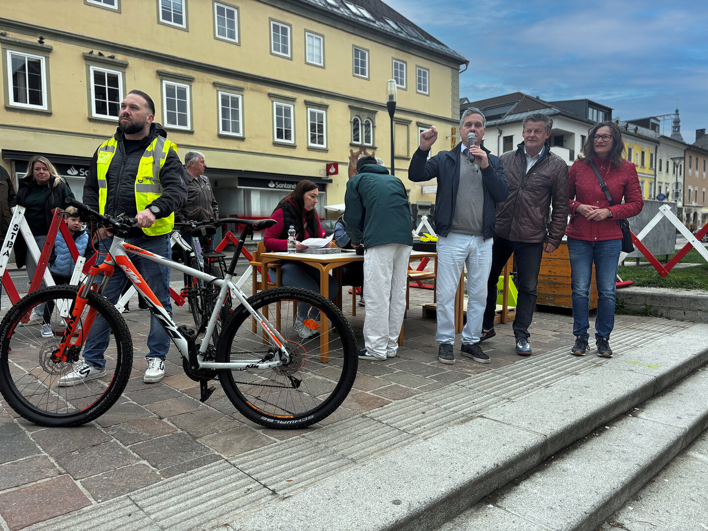Bei der Fahrrad-Auktion konnte man wieder viele Schnäppchen ergattern. Foto: Büro Bgm. 