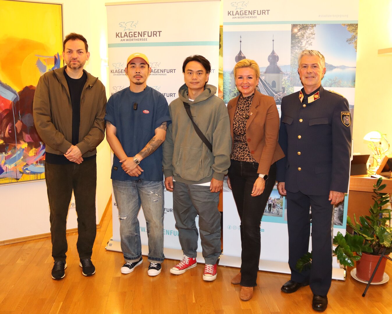 Verkehrsreferentin Stadträtin Sandra Wassermann, BA, Veranstalter Andreas Füllborn und Stadtpolizeikommandant Oberst Hans-Peter Mailänder hielten eine Pressekonferenz zur XS-Carnight, deren Programmpunkten, Verkehrs- und Sicherheitsmaßnahmen. Foto: StadtKommunikation / Buchner