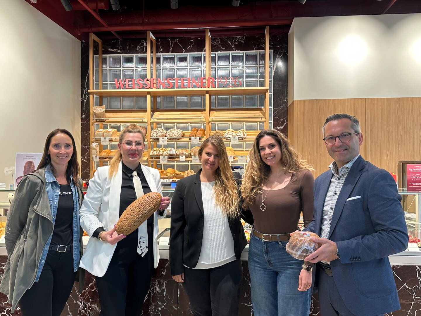 Das Team der Streetworker in Klagenfurt wird von der Bäckerei Weissensteiner regelmäßig mit Sachspenden unterstützt.  Foto: Büro StR. Petritz