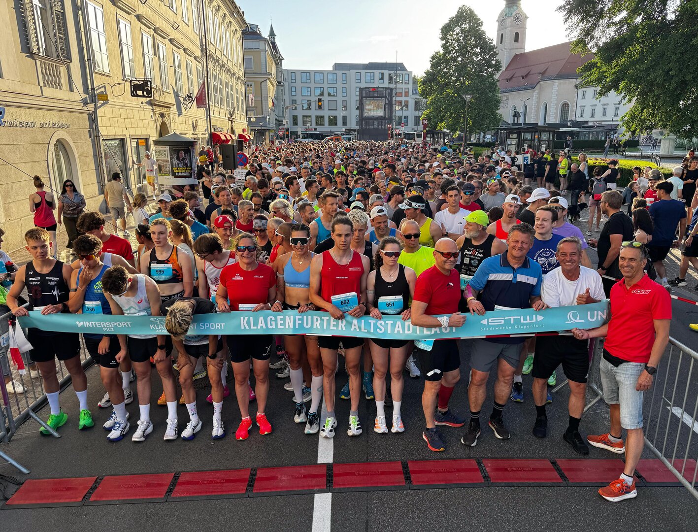 Rund 2.000 Läuferinnen und Läufer nahmen am Klagenfurter Altstadtlauf 2026 teil. Dieser war erstmalig einen Tag vor der Veranstaltung komplett ausgebucht. Foto: Florian Pessentheiner
