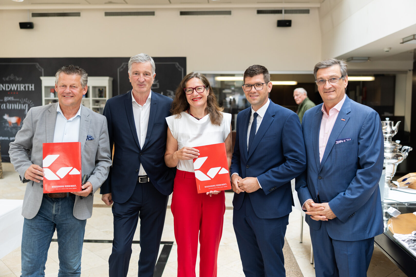 Bürgermeister Christian Scheider, Harald Kogler (Aufsichtsratsvorsitzender der Kärntner Messen), Stadträtin Constance Mochar, Landeshauptmannstellvertreter Martin Gruber und Jürgen Mandl (Präsident Wirtschaftskammer Kärnten) präsentierten die Erfolgsbilanz der Kärntner Messen 2025.