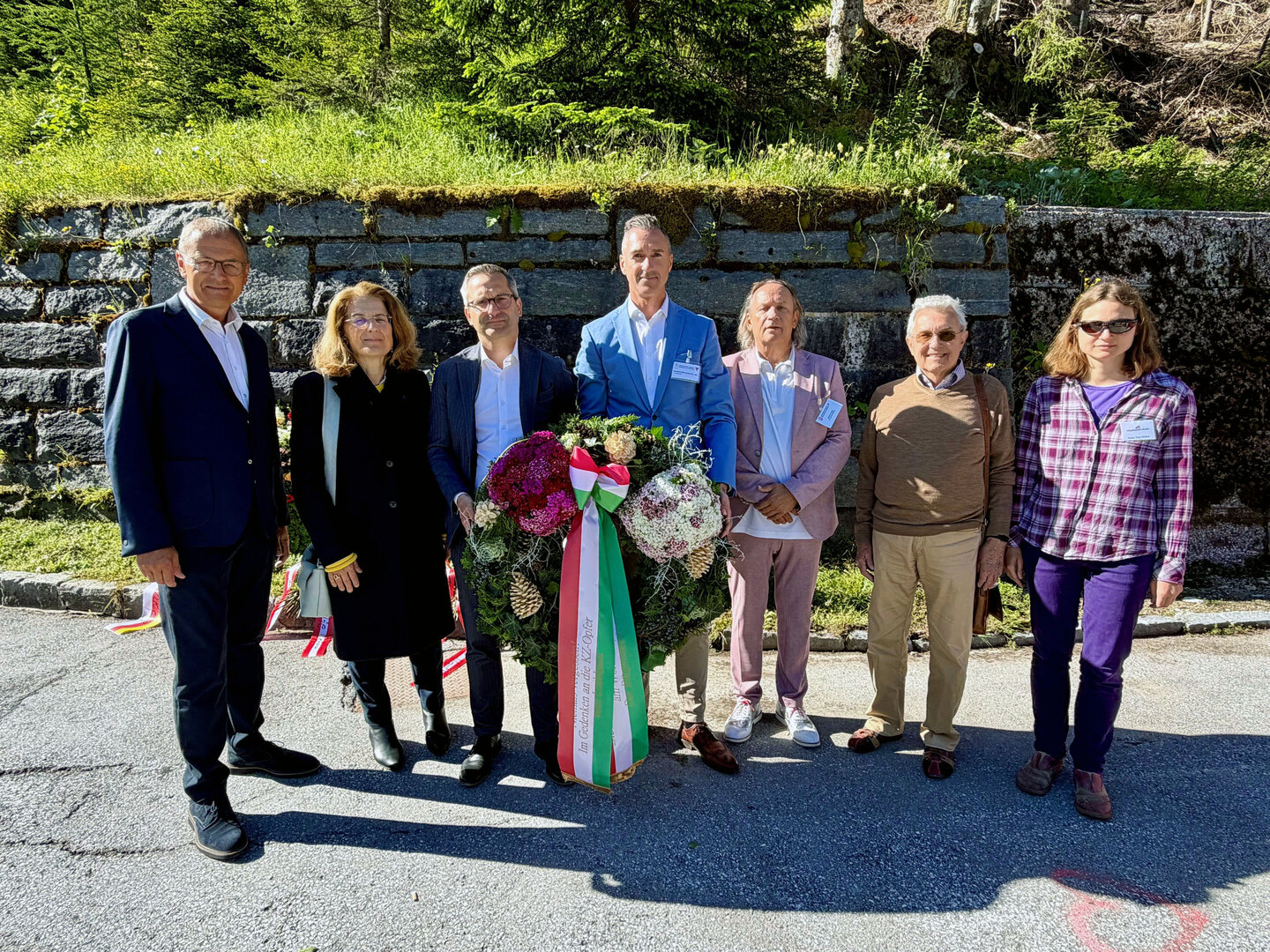Die Delegation der Stadt Klagenfurt mit Stadtrat Mag. Franz Petritz bei der heurigen Kranzniederlegung am Loiblpass.
