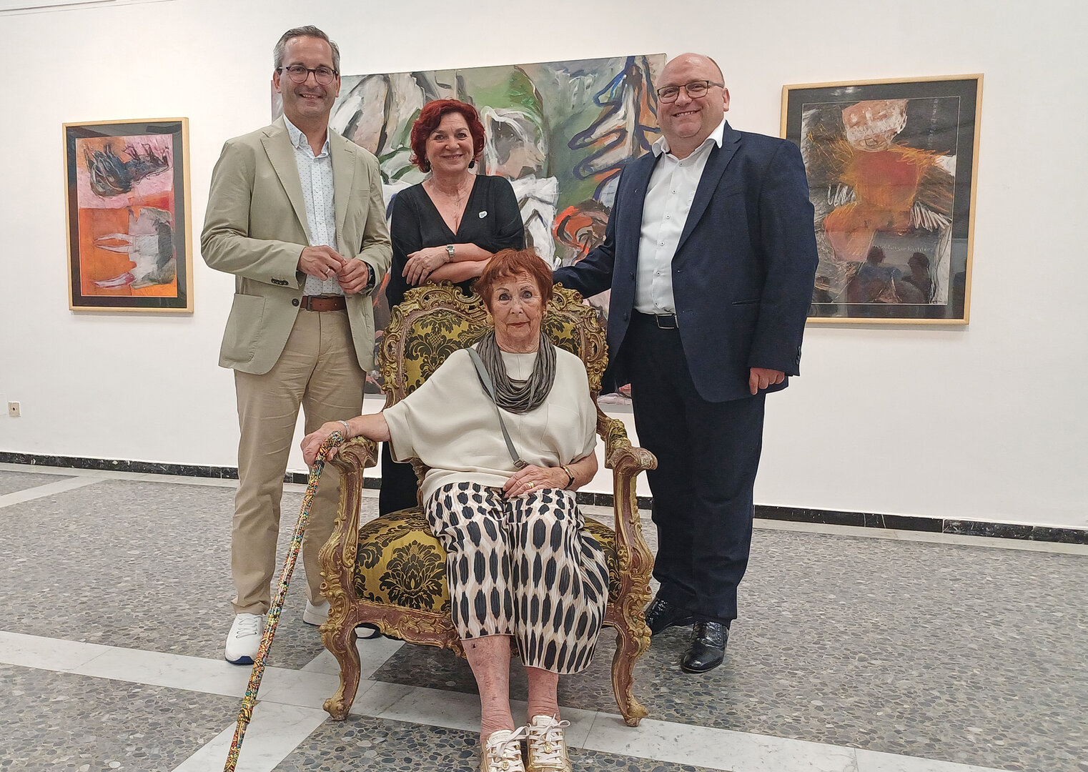 Stadtrat Mag. Franz Petritz mit Kuratorin Ulli Sturm, Mag. Alexander Gerdanovits und Künstlerin Ronny Goerner bei der gestrigen Vernissage.  Foto: Büro StR. Petritz