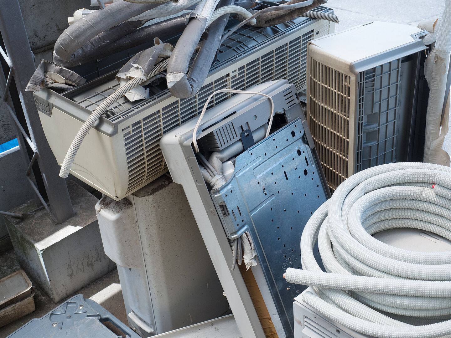 Haushaltsübliche Elektroaltgeräte wie alte Klimagerätekönnen kostenlos bei den Altstoffsammelstellen Nord und Süd abgegeben werden.