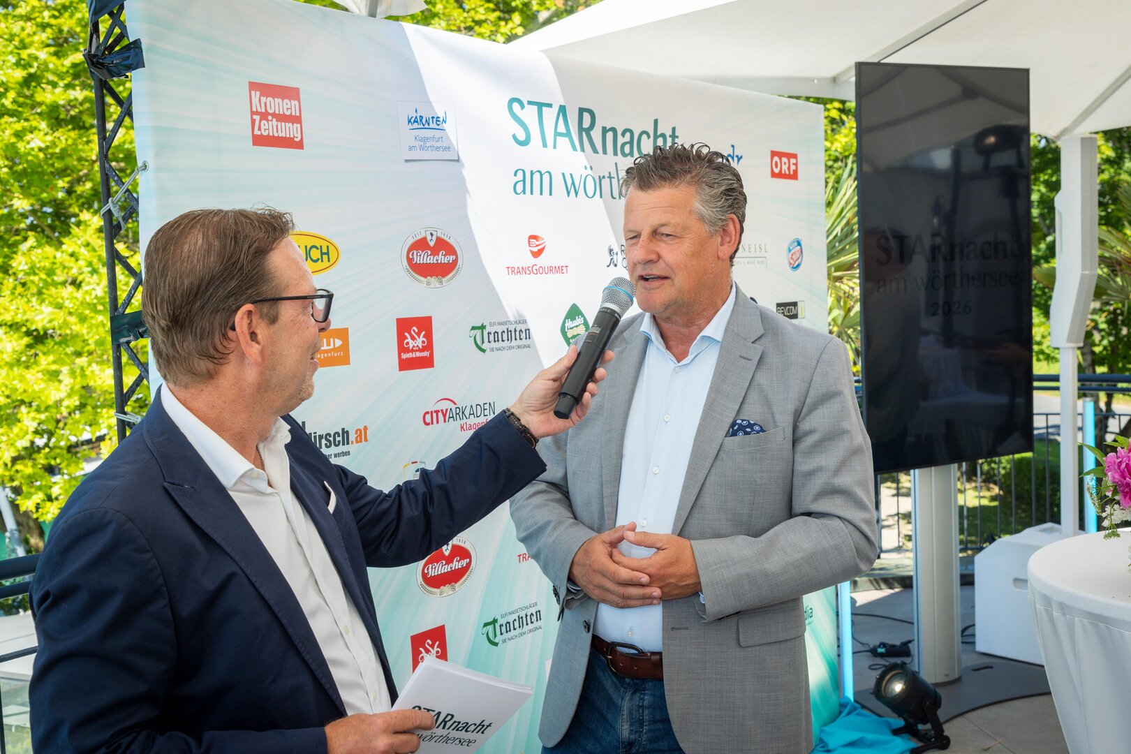 Bei der Pressekonferenz für die Starnacht fungierte Bürgermeister Christian Scheider als Interviewpartner von Martin Weberhofer. 