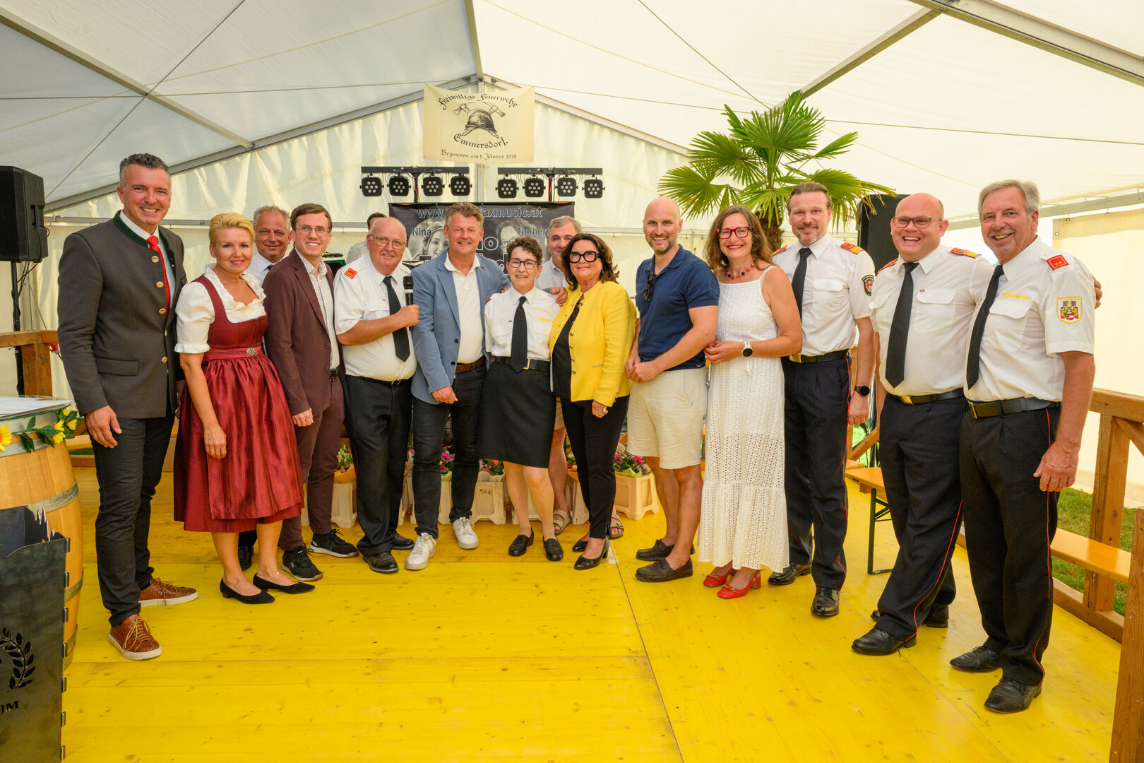 Zahlreiche Festgäste, darunter Vertreter der Stadtpolitik und Berufsfeuerwehr, gratulierten zum Jubiläum der FF Emmersdorf.