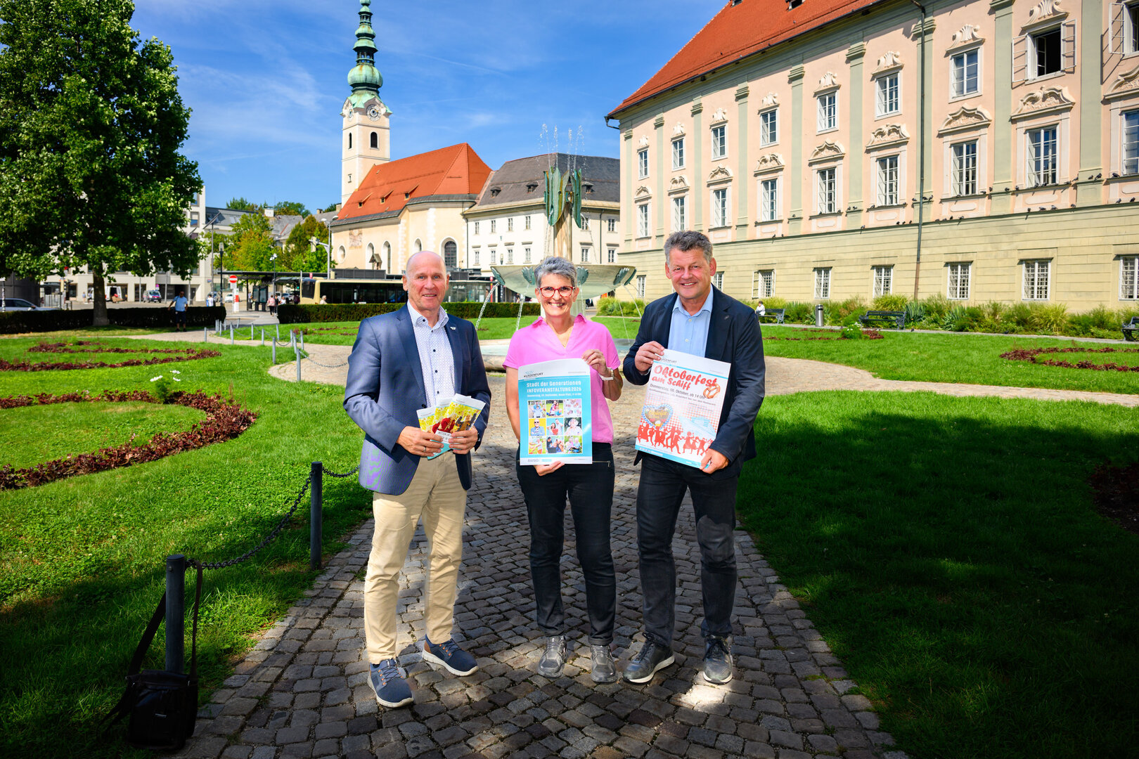 Seniorenreferent Bürgermeister Christian Scheider, Seniorenbeauftragte Mag. Karin Ertl und Joachim Katzenberger MA, Leiter der Abteilung Soziales laden zu den Terminen des Seniorenprogramms ein. 