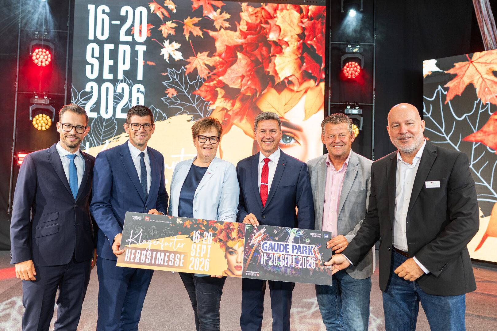 V.l.n.r. Landesrat Mag. Sebastian Schuschnig, Landeshauptmann-Stellvertreter Martin Gruber, Vizepräsidentin der Wirtschaftskammer Kärnten KommR Astrid Legner, Landeshauptmann Ing. Daniel Fellner, Bürgermeister Christian Scheider und Geschäftsführer der Kärntner Messen Mag. Dr. Bernhard Erler bei der Eröffnung der Herbstmesse am Klagenfurter Messegelände. Foto: StadtKommunikation/Zangerle