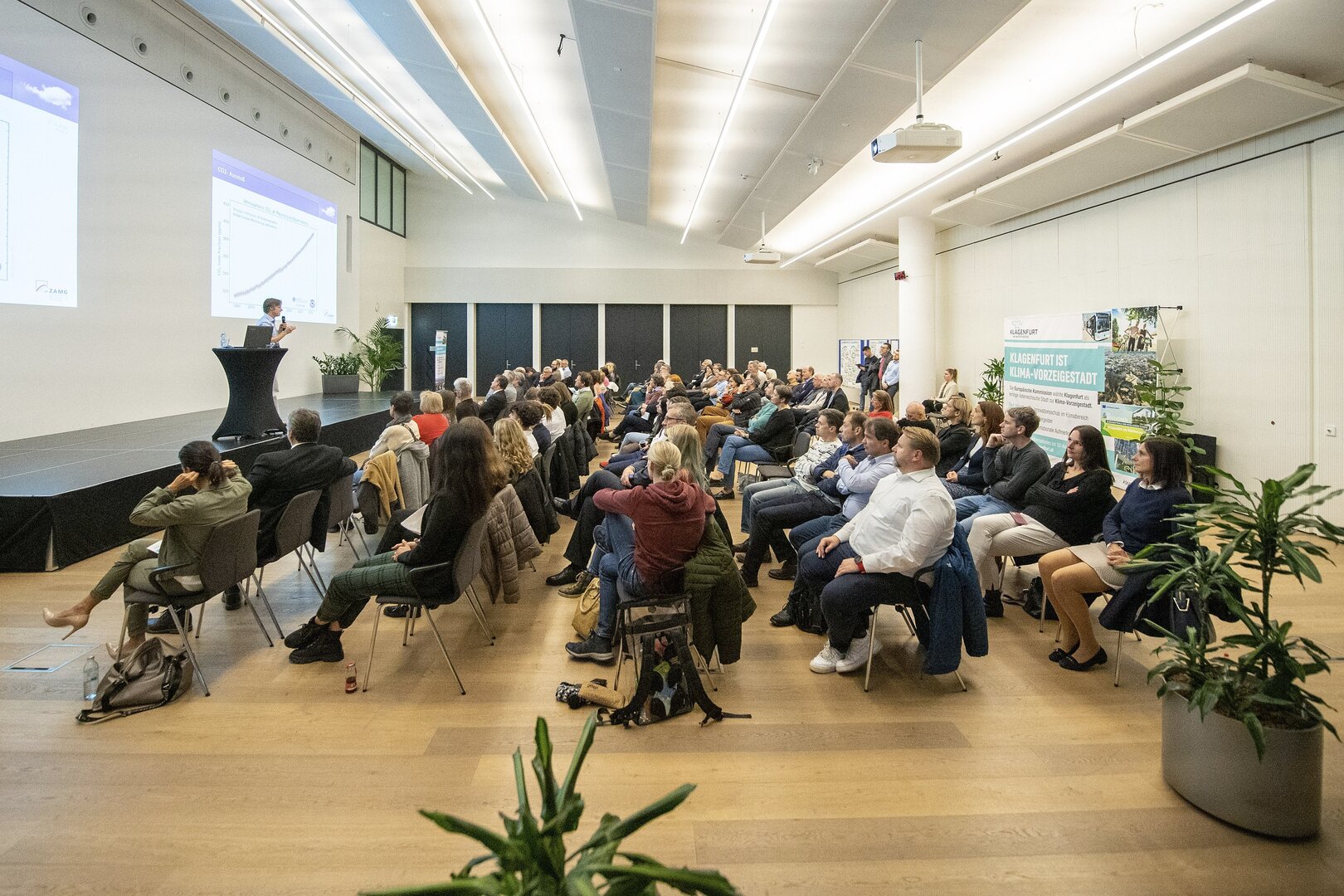 Der Zukunftsdialog 2026 findet wieder im Veranstaltungszentrum Lakeside Spitz statt (Archiv).