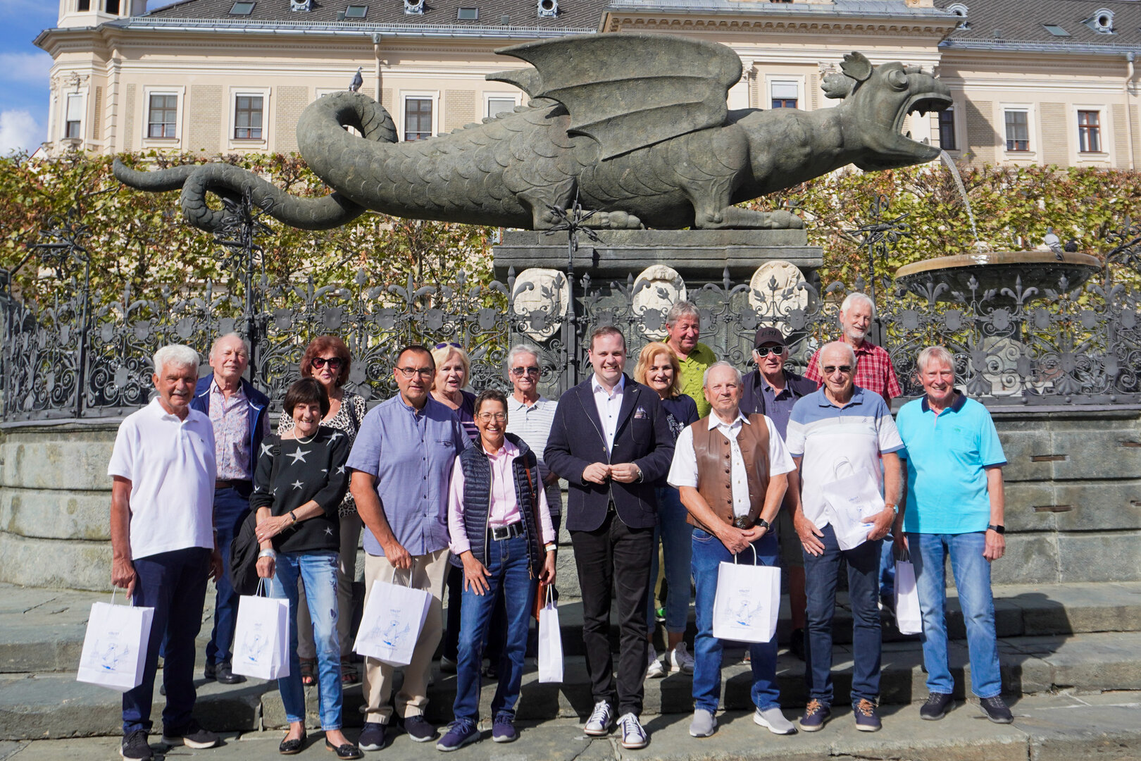 Städtepartnerschaftsreferent Vizebürgermeister Patrick Jonke begrüßte die Delegation aus Dachau und ihre Tennisfreunde aus Klagenfurt in der Landeshauptstadt. Foto: StadtKommunikation/Zechner