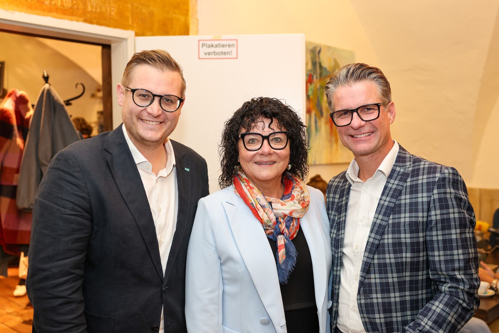 Wirtschaftsreferent Stadtrat Julian Geier, Mag. Inga Horny, Geschäftsführerin von Klagenfurt Marketing und Franz Ahm, Bezirksstellen-Obmann der Wirtschaftskammer Klagenfurt, bei der Pressekonferenz zur Veranstaltung KLAMOUR. Foto: Hexenblitz/Christian Winkler