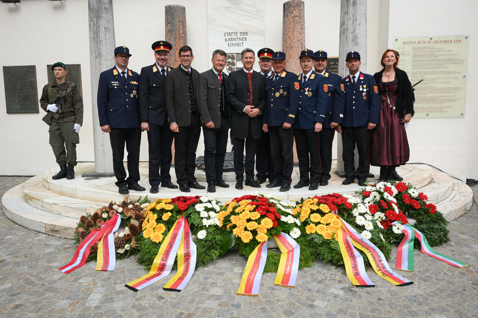 Mitglieder der Klagenfurter Stadtregierung begingen gemeinsam mit Bürgermeister Christian Scheider, Landeshauptmann Ing. Daniel Fellner und Mitgliedern der Kärntner Landesregierung die Feierlichkeiten des 10. Oktobers. Foto: StadtKommunikation/Hude